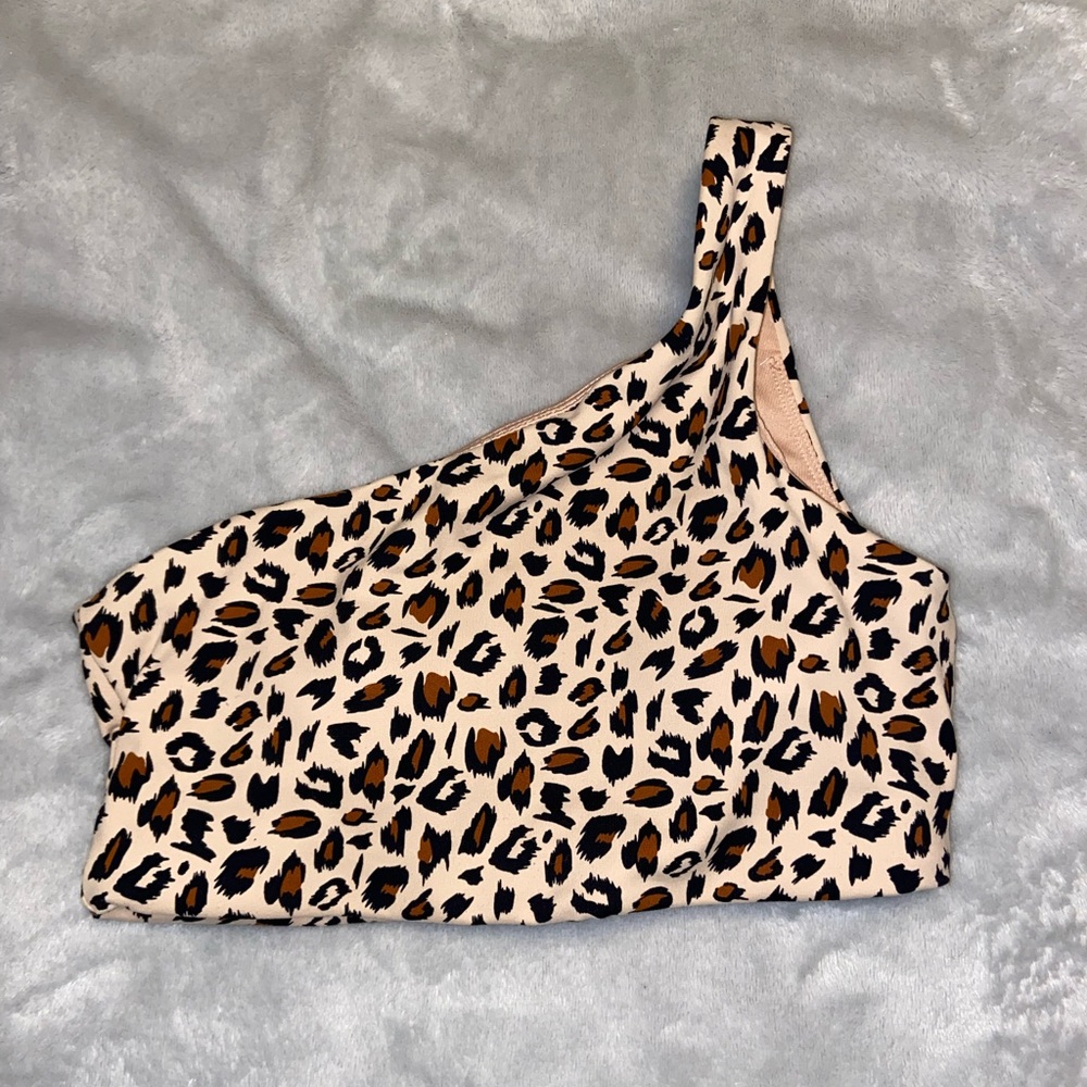One shoulder sports bra